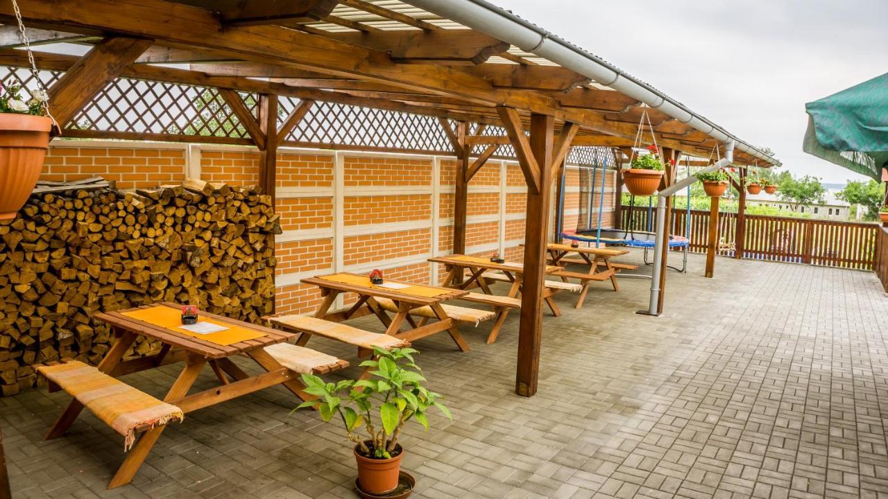 Penzion s restaurací na Furhaple Šakvice Esterno foto