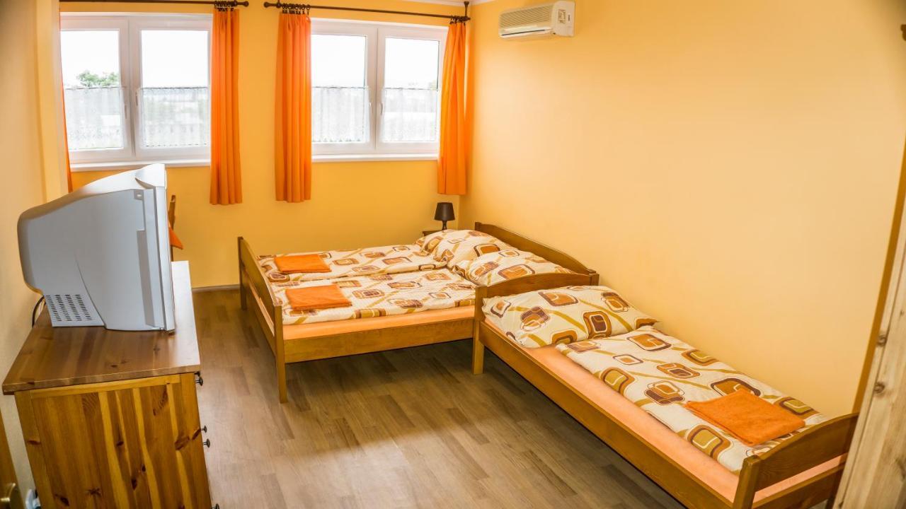 Penzion s restaurací na Furhaple Šakvice Esterno foto