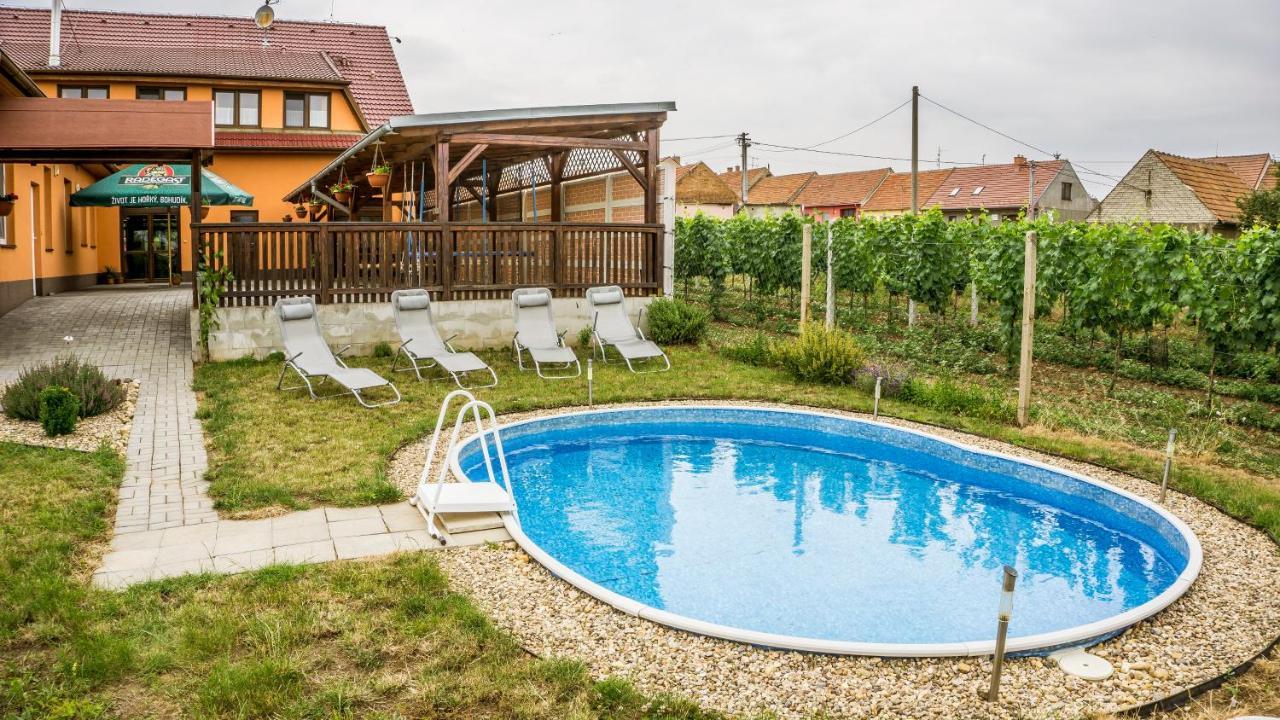 Penzion s restaurací na Furhaple Šakvice Esterno foto