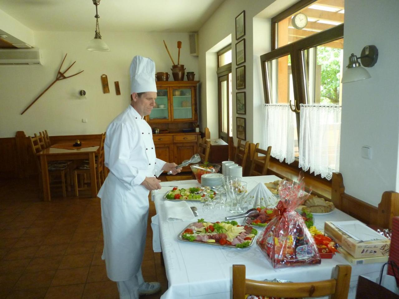 Penzion s restaurací na Furhaple Šakvice Esterno foto